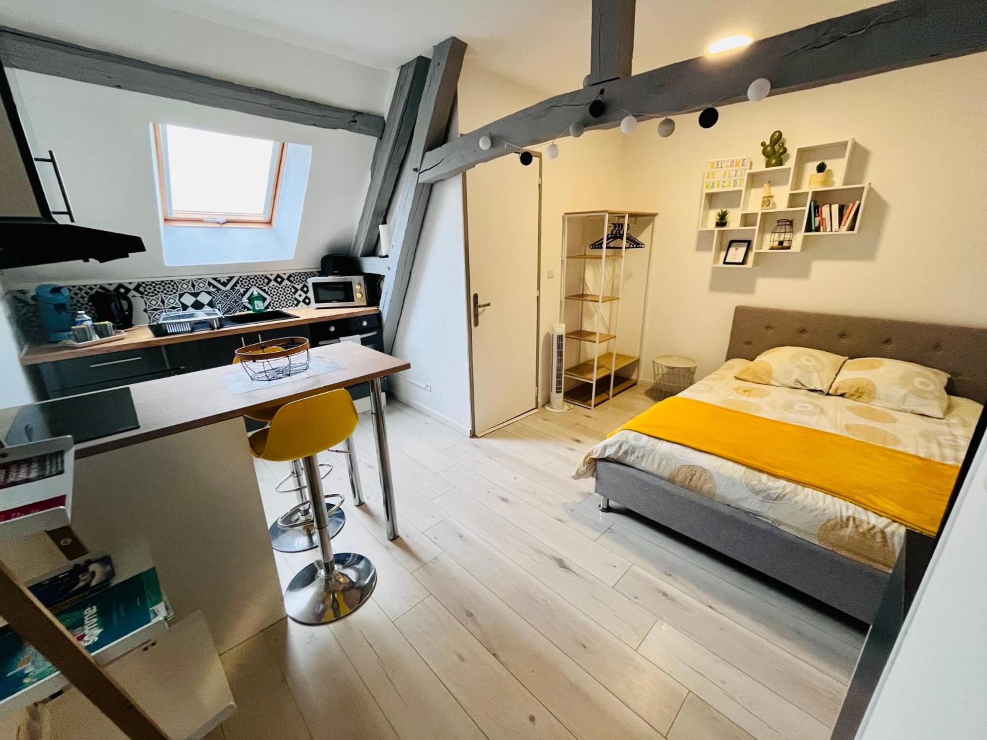 Au Petit Marcade Lägenhet Abbeville Exteriör bild